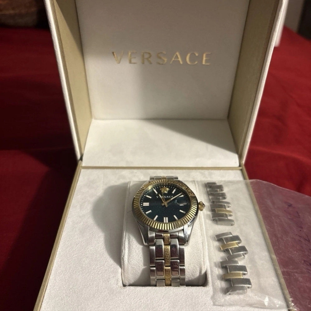 Versace Men’s Watch 44mm Gold Stainless Steel Case and Bracelet,Extra Links/BNIB